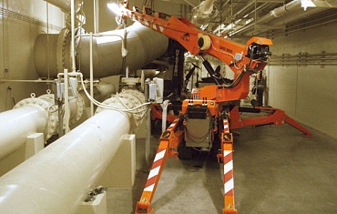 Мини-кран на промышленном объекте