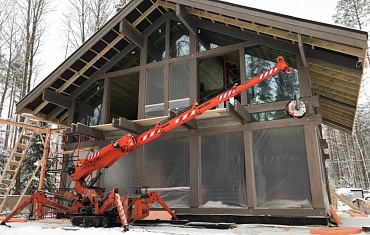 Монтаж стеклопакетов мини-краном и вакуумным захватом