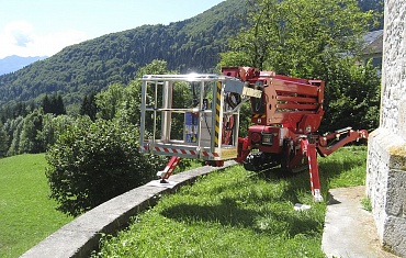 Работа спайдер-вышки на частной территории